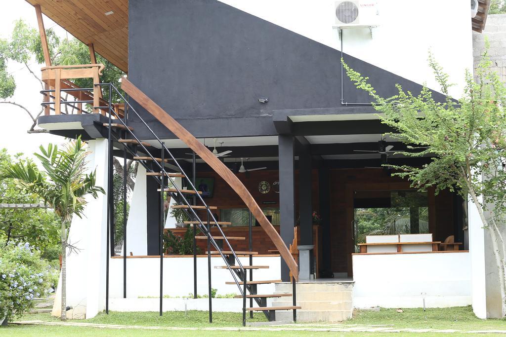 Eco Hotel Black & White - Anuradhapura Михинтале Экстерьер фото