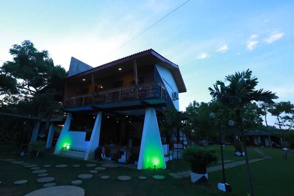 Eco Hotel Black & White - Anuradhapura Михинтале Экстерьер фото