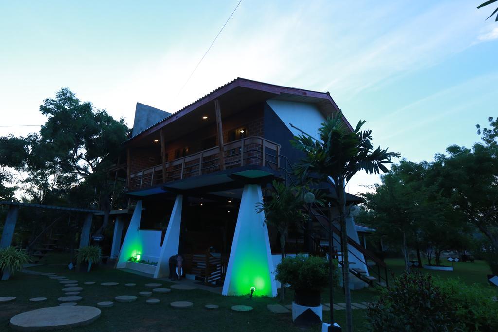 Eco Hotel Black & White - Anuradhapura Михинтале Экстерьер фото