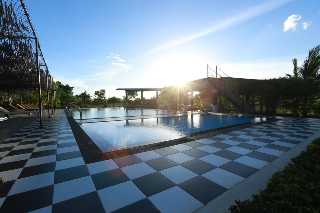 Eco Hotel Black & White - Anuradhapura Михинтале Экстерьер фото