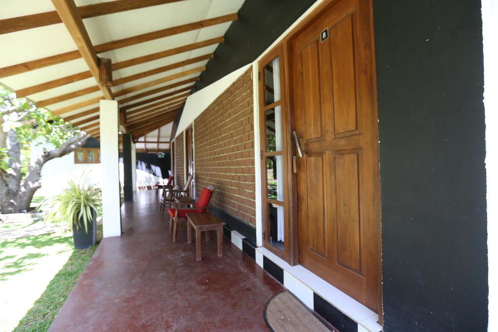 Eco Hotel Black & White - Anuradhapura Михинтале Экстерьер фото