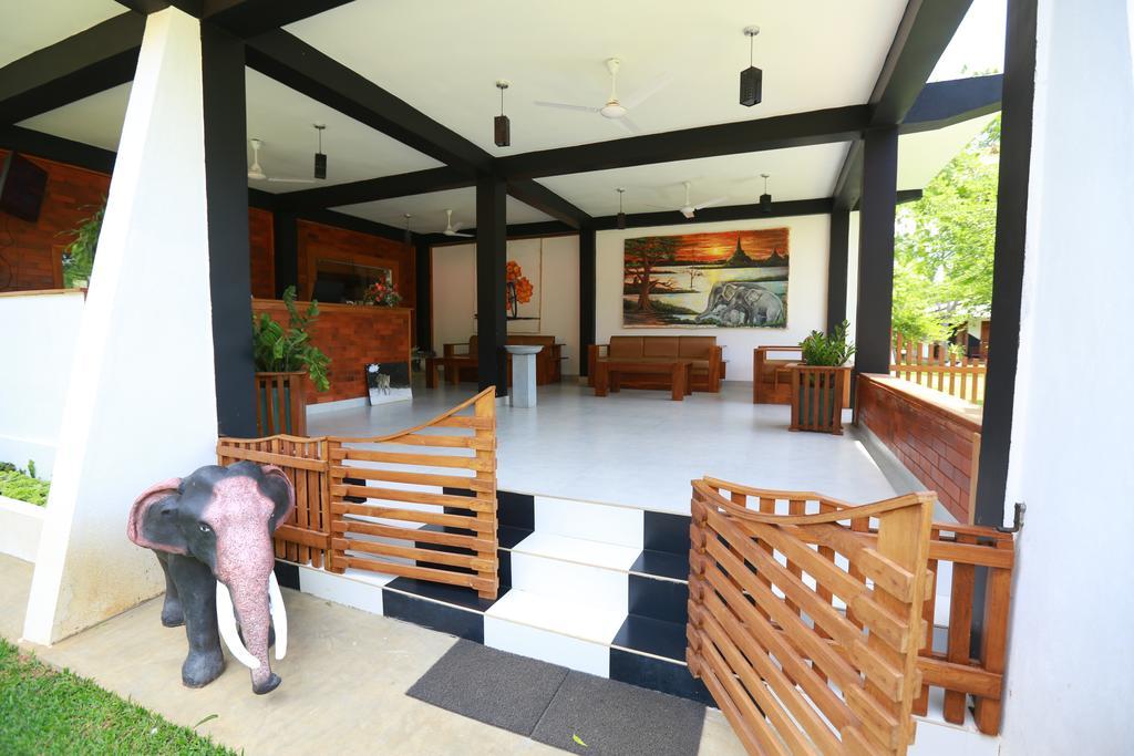 Eco Hotel Black & White - Anuradhapura Михинтале Экстерьер фото