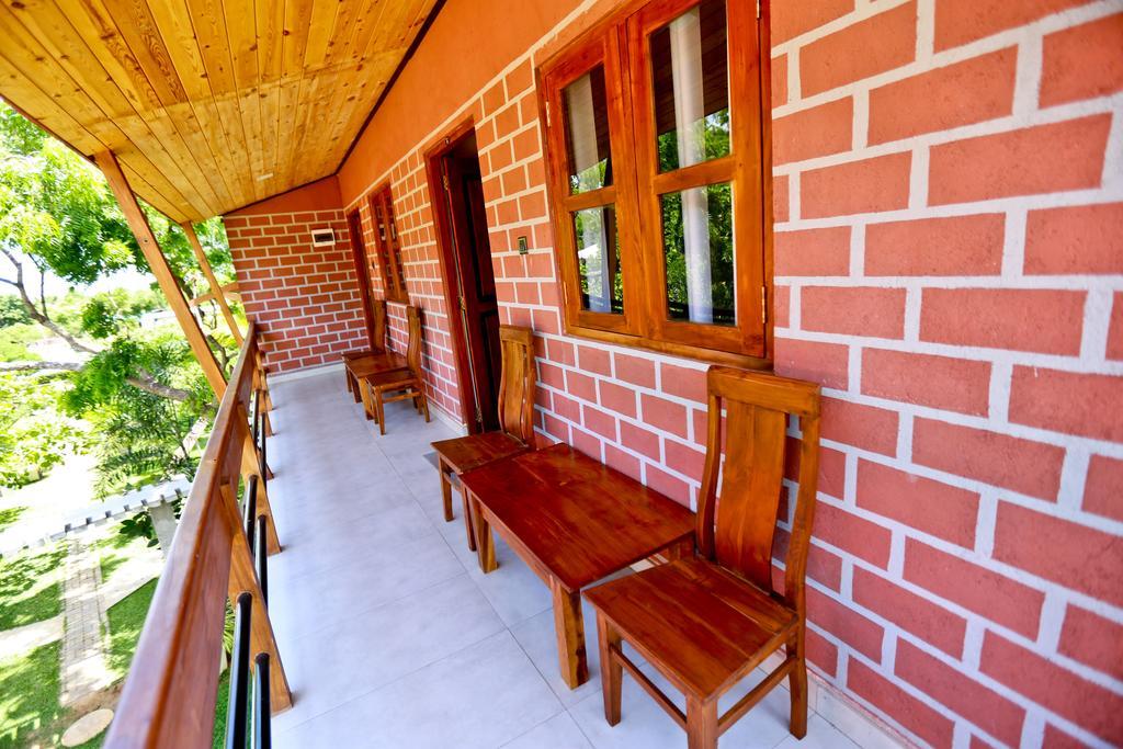 Eco Hotel Black & White - Anuradhapura Михинтале Экстерьер фото