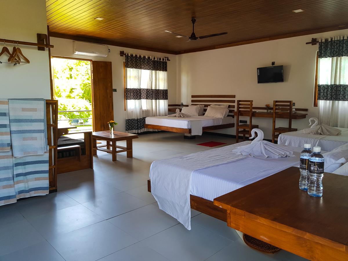 Eco Hotel Black & White - Anuradhapura Михинтале Экстерьер фото